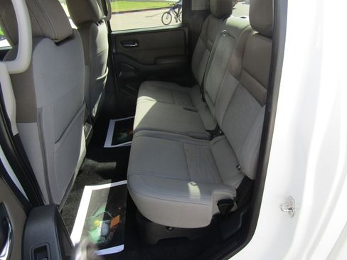 Used 2022 Nissan Frontier SV w/ Technology Package image 15