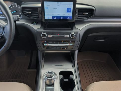 Used 2020 Ford Explorer XLT RWD image 11