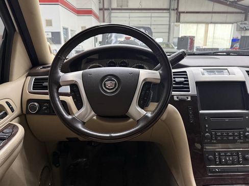 Used 2009 Cadillac Escalade AWD image 21