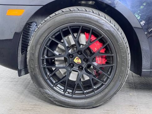 Certified 2018 Porsche Macan GTS AWD/4WD image 11