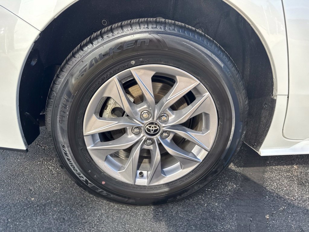 Certified 2026 Toyota Sienna XLE FWD image 40