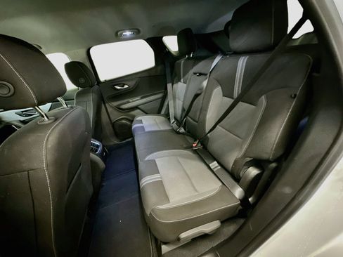 Used 2025 Chevrolet Blazer LT AWD/4WD image 29