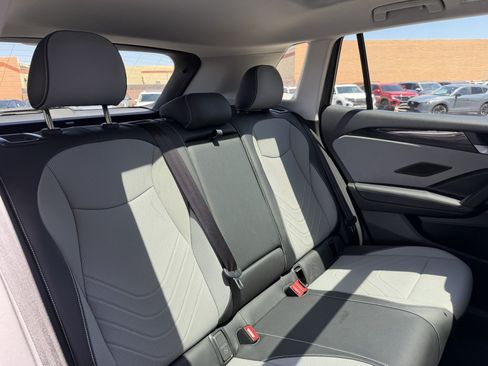 Used 2025 Volkswagen Tiguan SE w/ Panoramic Sunroof Package AWD/4WD image 41