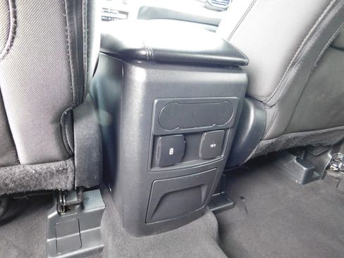 Used 2023 Ford Explorer XLT AWD/4WD image 15