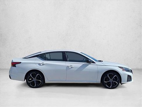 Used 2025 Nissan Altima 2.5 SR image 4