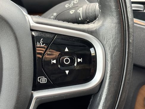 Used 2021 Volvo XC90 T6 Momentum w/ Advanced Package image 21