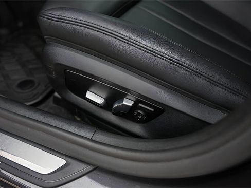 Used 2020 BMW 530i image 11