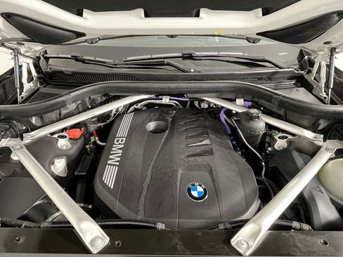 Used 2024 BMW X7 xDrive40i w/ Premium Package image 17