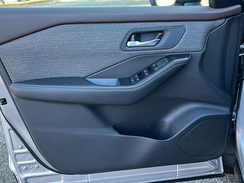 Certified 2022 Nissan Rogue SV image 12