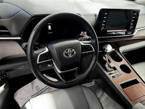 Certified 2024 Toyota Sienna XLE image 25