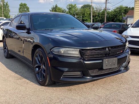 Used 2019 Dodge Charger SXT w/ Blacktop Package image 11