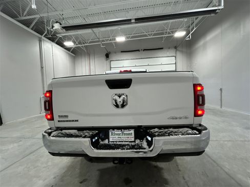 Used 2024 RAM 2500 Big Horn w/ Safety Group image 7