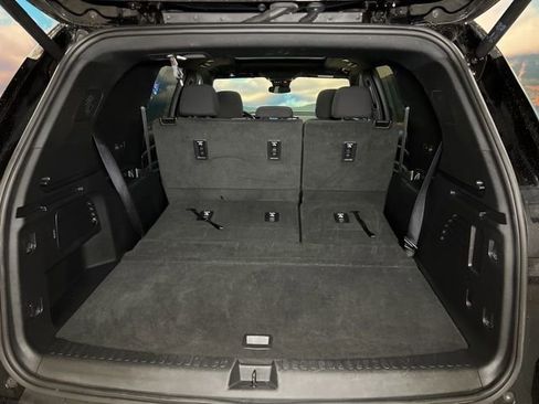 Used 2025 Chevrolet Traverse LT w/ Sun and Wheel Package image 57