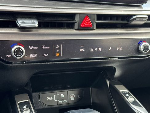 Used 2024 Kia Sorento S image 25