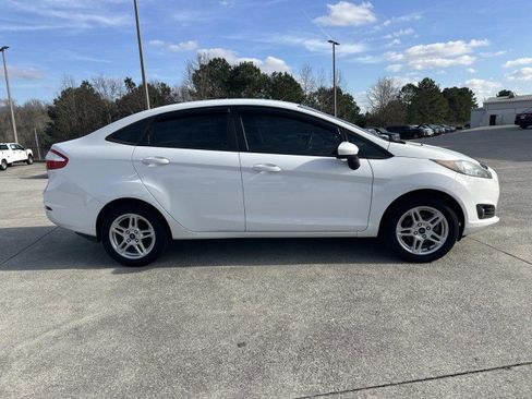 Used 2018 Ford Fiesta SE image 8