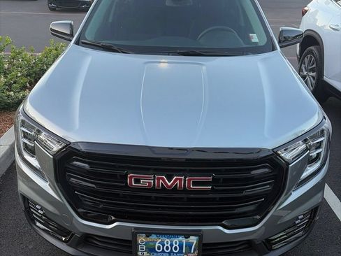 Used 2024 GMC Terrain SLE w/ Driver Convenience Package AWD/4WD image 2