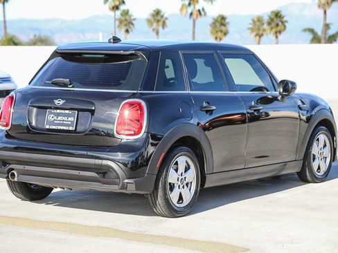 Used 2022 MINI Cooper 4-Door Hardtop image 7