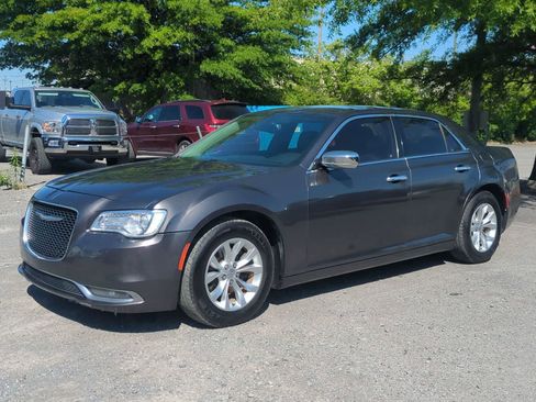 Used 2015 Chrysler 300 Limited w/ Driver Convenience Group RWD image 4