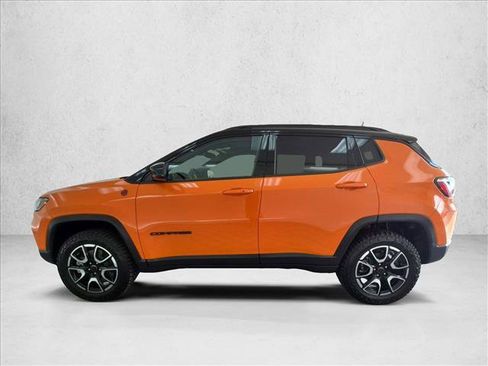 Used 2026 Jeep Compass Trailhawk w/ Sun, Sound & Navigation Group AWD/4WD image 9