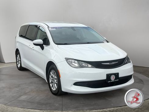Used 2022 Chrysler Voyager LX FWD image 1
