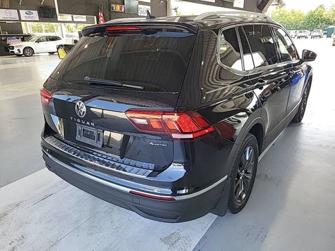 Used 2022 Volkswagen Tiguan SE AWD/4WD image 4