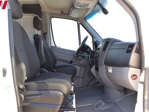 Used 2016 Mercedes-Benz Sprinter 2500 image 21