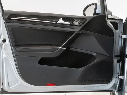 Used 2017 Volkswagen GTI SE FWD image 8