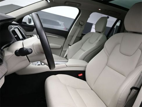 Used 2024 Volvo XC90 T8 Plus w/ Protection Package Premier image 9
