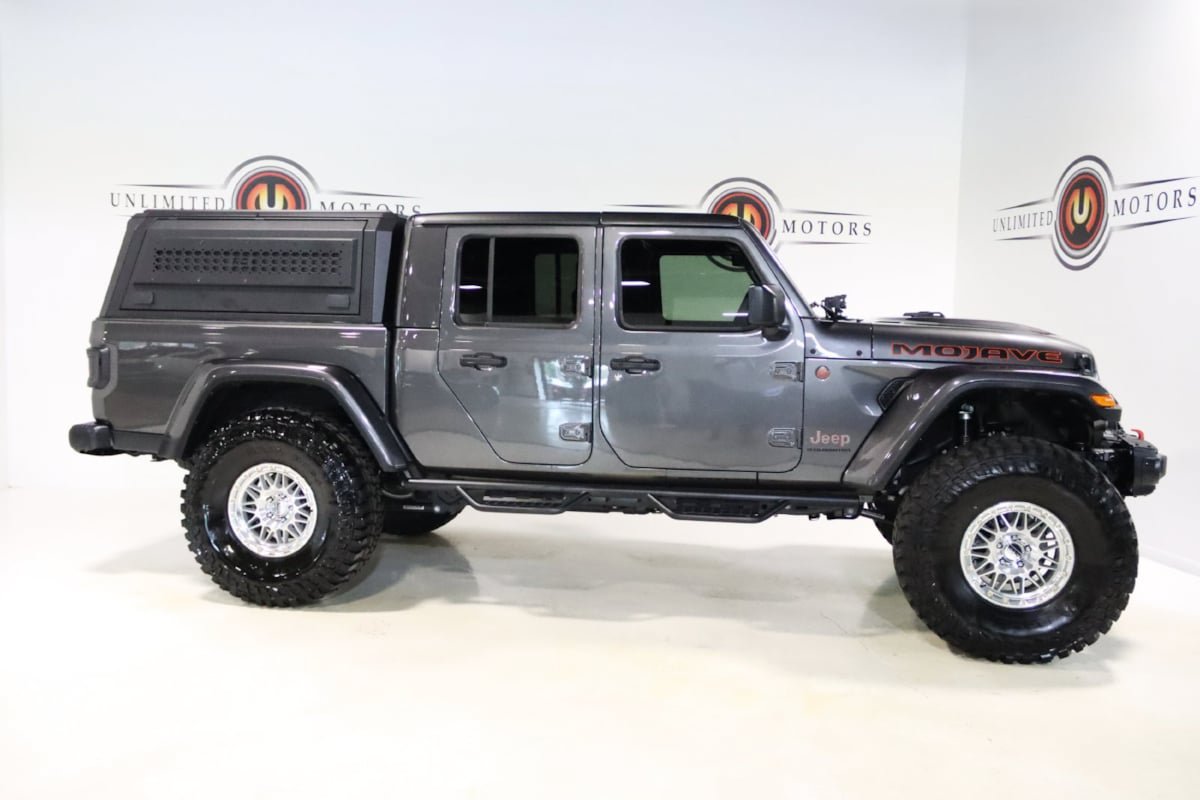 Used 2026 Jeep Gladiator Mojave AWD/4WD image 40