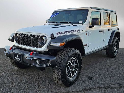 Used 2025 Jeep Wrangler Unlimited Rubicon w/ Technology Group image 7