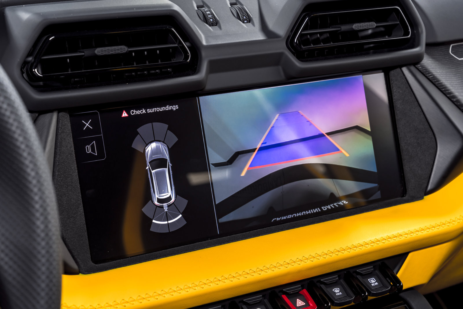 Used 2025 Lamborghini Urus SE AWD/4WD image 27