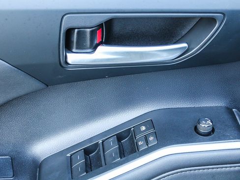Used 2023 Toyota Highlander XLE FWD image 23