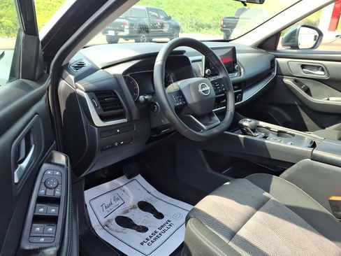 Used 2026 Nissan Rogue SV FWD image 6