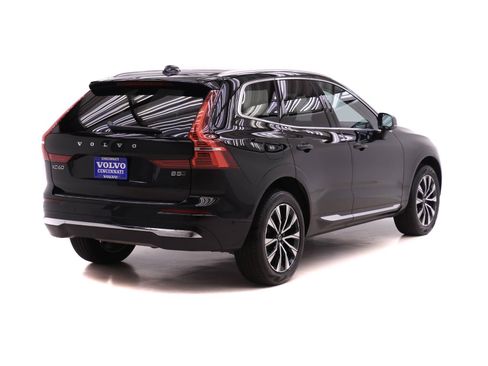 Used 2023 Volvo XC60 B5 Plus w/ Climate Package AWD/4WD image 4