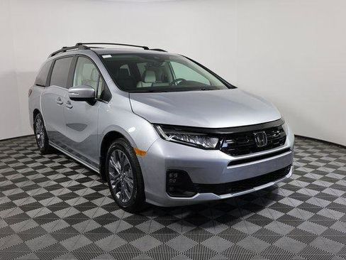 New 2026 Honda Odyssey Touring image 3