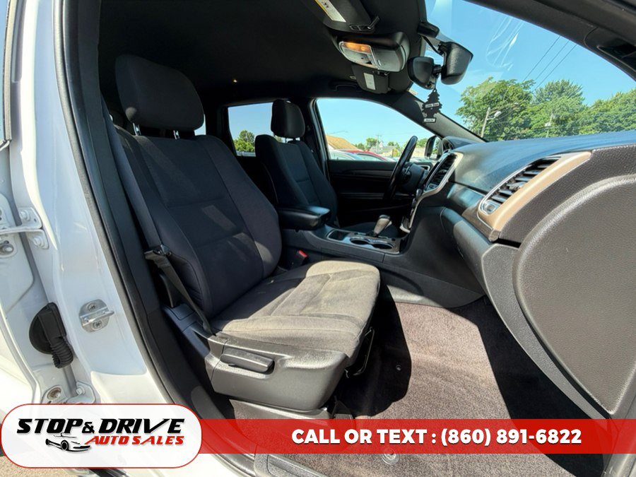 Used 2017 Jeep Grand Cherokee Laredo w/ Quick Order Package 23E AWD/4WD image 16