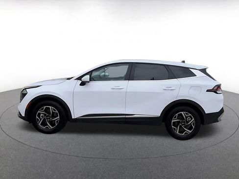 Used 2025 Kia Sportage LX image 9
