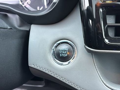 Used 2022 Toyota Highlander XLE image 14