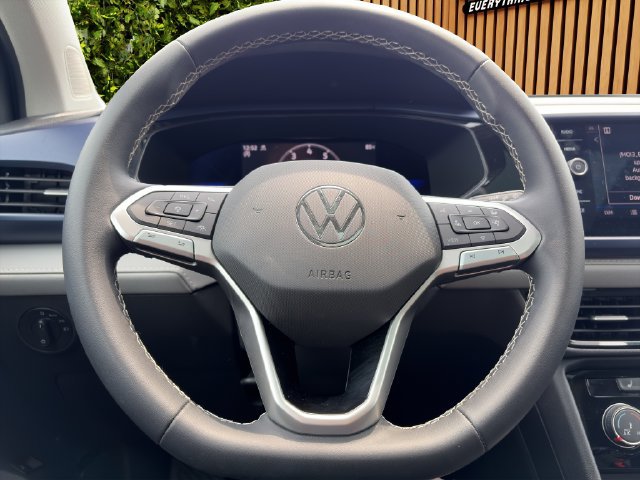 Used 2023 Volkswagen Taos SE w/ Panoramic Sunroof Package AWD/4WD image 9
