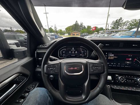 Used 2024 GMC Sierra 2500 AT4 w/ AT4 Preferred Package AWD/4WD image 13