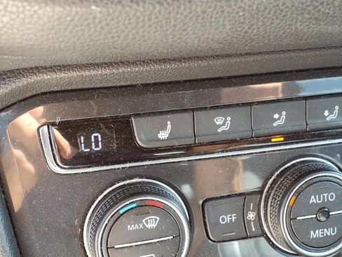 Used 2018 Volkswagen Tiguan SE w/ Panoramic Sunroof Package image 21