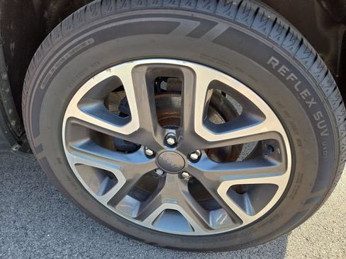 Used 2017 Jeep Renegade Latitude w/ Popular Equipment Group FWD image 29