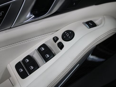 Used 2019 BMW X5 xDrive40i w/ M Sport Package AWD/4WD image 7