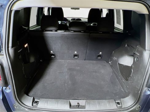 Used 2021 Jeep Renegade Latitude image 21