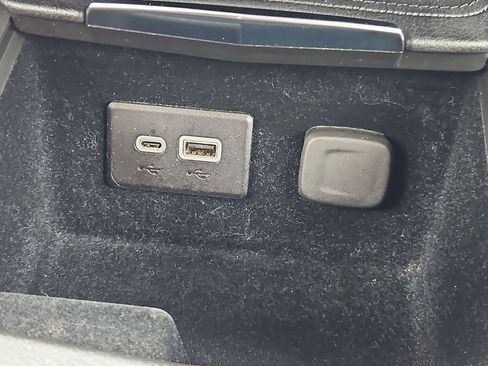 Used 2023 Cadillac XT4 Premium Luxury image 34