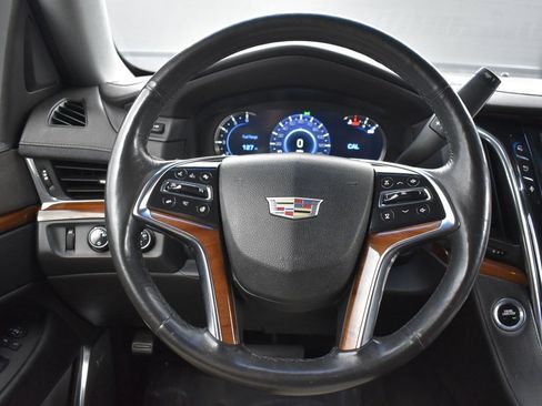 Used 2016 Cadillac Escalade Luxury image 14