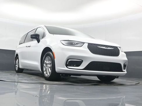 New 2026 Chrysler Pacifica Select FWD image 46