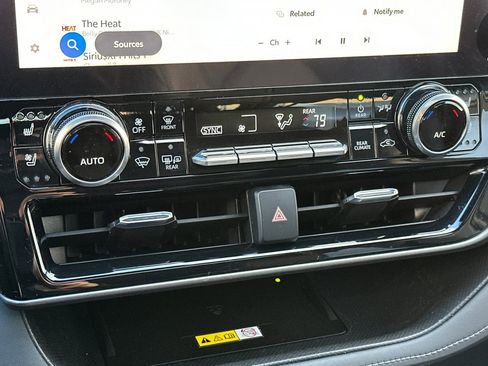 Used 2023 Toyota Highlander Limited image 25