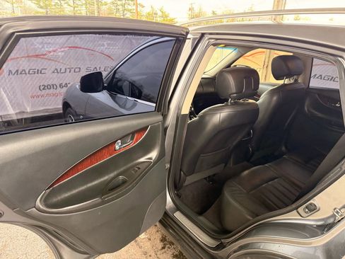 Used 2017 INFINITI QX50 AWD w/ Deluxe Touring Package image 17