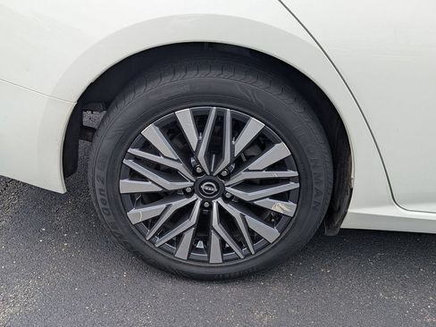 Used 2025 Nissan Altima 2.5 SV FWD image 28